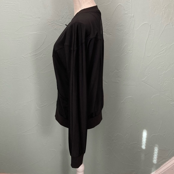 Champion 
L Black zip up jacket
Has front pockets - Picture 6 of 6